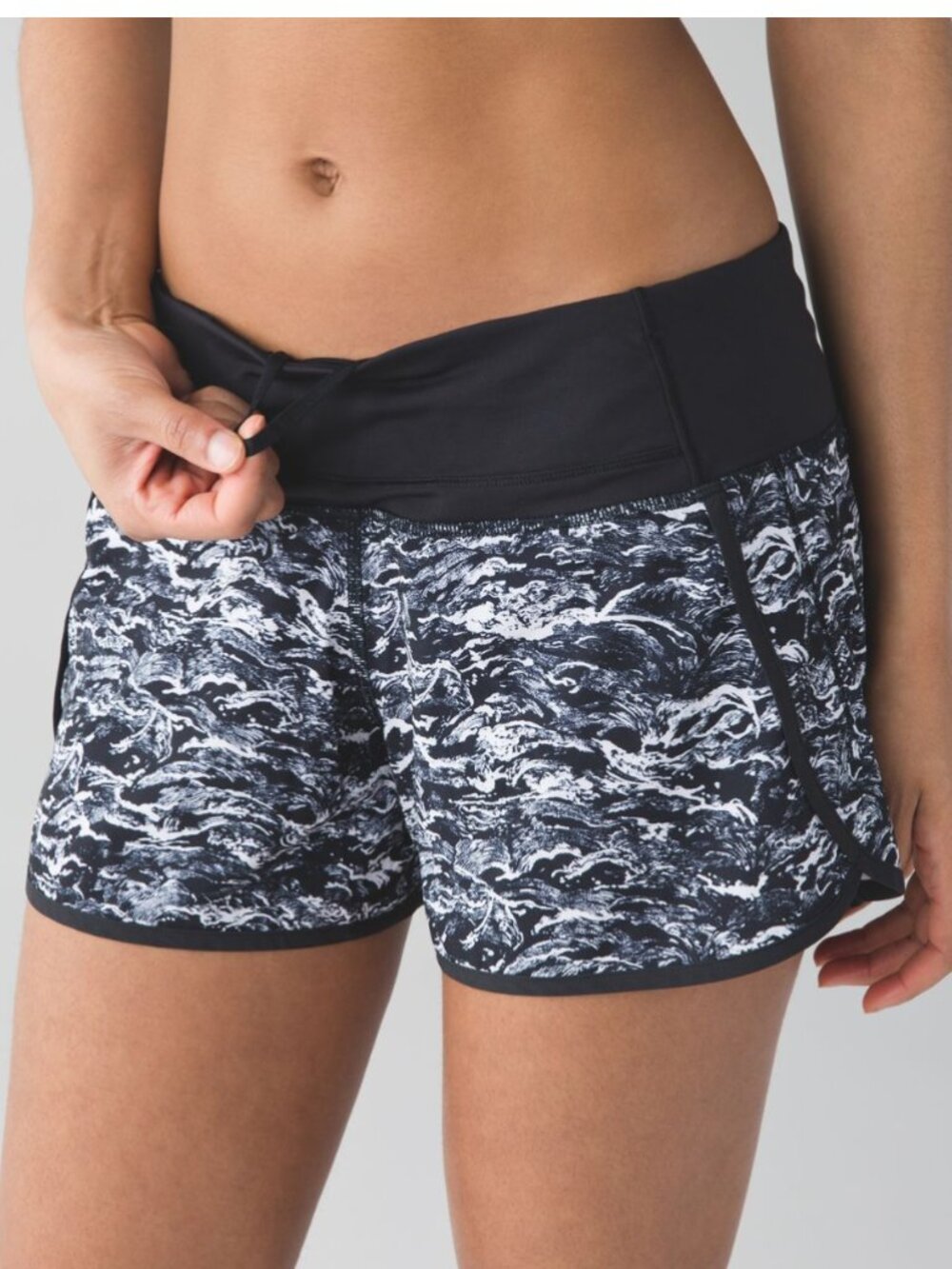 Lululemon Run Times Short Nami Wave View 5
